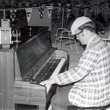 Tom Loughlin Jr plays the piano poolside at the IHRA Nationals at Empire Dragway- Holiday Inn Geneseo