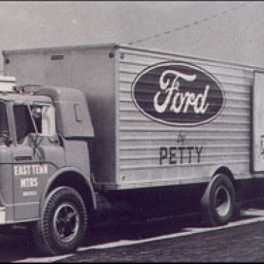 Pettys FORD Hauler #1