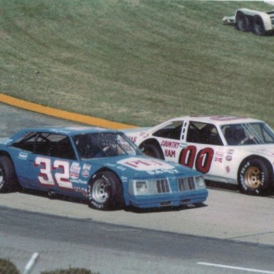 Dale Jarrett #32 races Sam Ard