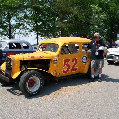 Leon standing beside Billy Biscoe's No 52