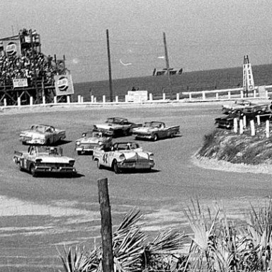 Start of the 1958 Beach race for convertibles