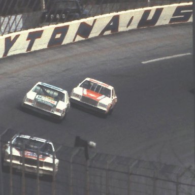 #11 Darrell Waltrip #44 Terry Labonte 1981 @ Daytona 500