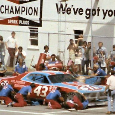 #43  Richard Petty  1976 Cam 2 Motor Oil 400 @ Michigan