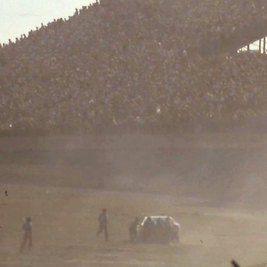 #43 Richard Petty's crew pushes car toward finish line @ 1976 Daytona 500