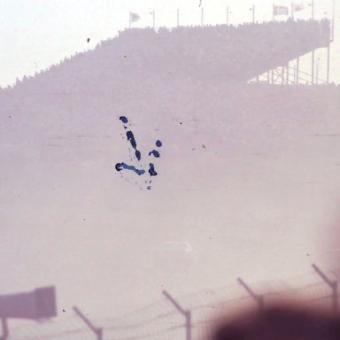 #21 David Pearson passes #43 Richard Petty @ 1976 Daytona 500