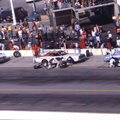 CREWS WORKING IN PIT ROW