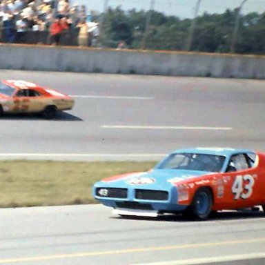 #25 Jabe Thomas #43 Richard Petty 1972 Yankee 400 @ Michigan