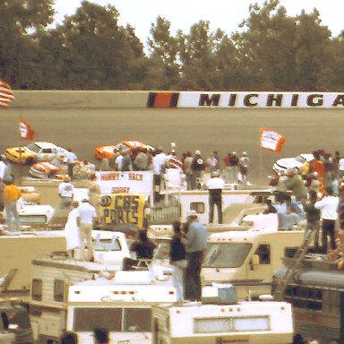 #9 Bill Elliott #5 Geoff Bodine 1988 Miller High Life 400 @ Michigan