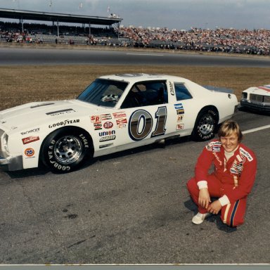 Zervakis Sportsman Butch Lindley driving