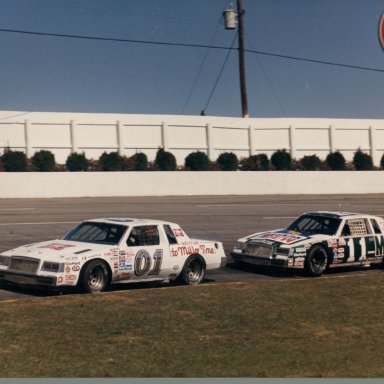 Zervakis 01 , Butch Lindley leading at Martinsville