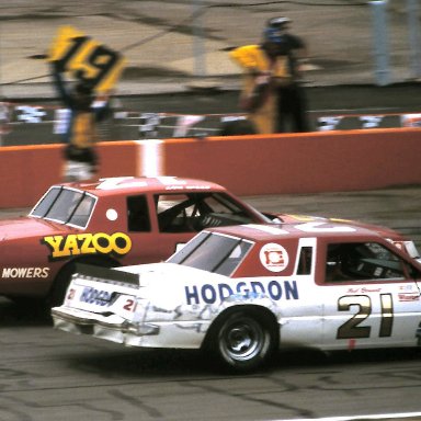 #21 Neil Bonnett #17 Lake Speed 1982 Champion Spark Plug 400 @ Michigan