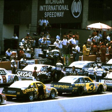 #33 Harry Gant #88 Buddy Baker #66 Phil Parsons #8 Bobby Hillin #3 Dale Earnhardt #35 Alan Kulwicki #12 Neil Bonnett 1986 Champion Spark Plug 400