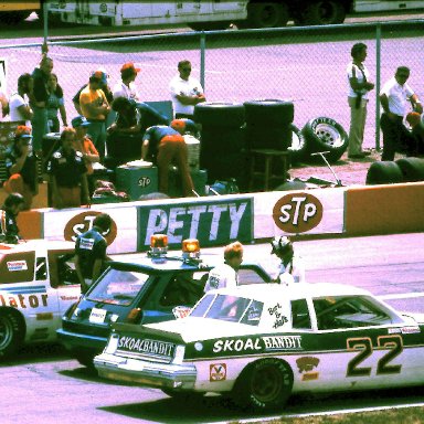 #21 Neil Bonnett #22 Stan Barrett 1981 Gabriel 400 @ Michigan