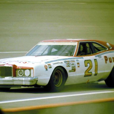 #21 David Pearson winner of 1974 Yankee 400 @ Michigan