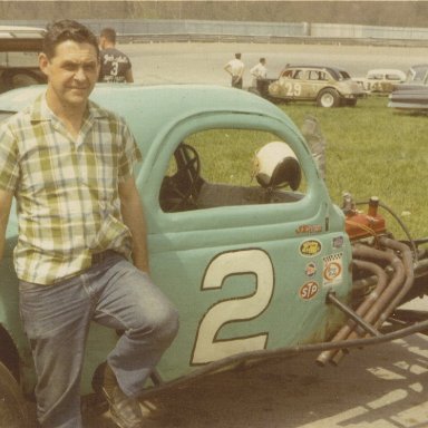 wayne fielden and car in pits