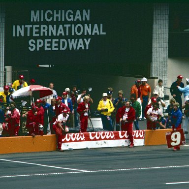 #9 Bill Elliott Crew 1985 Miller 400 @ Michigan