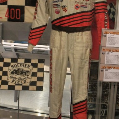 Hooter's Suit
