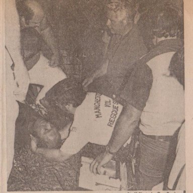 SOUTHSIDE SPEEDWAY #12 RACE CAR HITS FLAG STAND AUGUST 15, 1975 PHOTO D 190