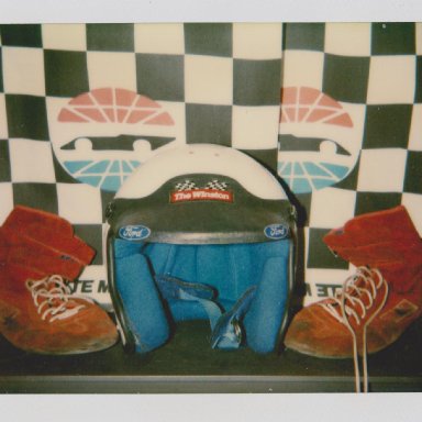 #7 ALAN  KULWICKI ZEREX RACE HELMET, RACE SHOES 04 002