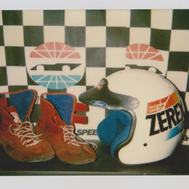 #7 ALAN  KULWICKI ZEREX RACE HELMET, RACE SHOES 04 004