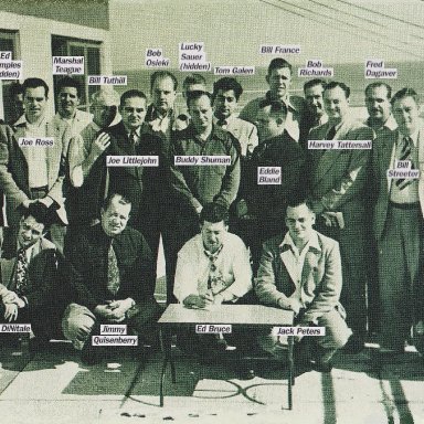 1947 GROUP SHOT PHOTO OF 23 ON TOP OF STREAMLINE HOTEL  350