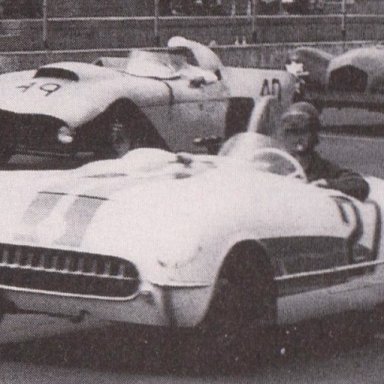 1950'S CORVETTES AND T-BIRDS RACING AT MARTINSVILLE SPEEDWAY 500 - 04