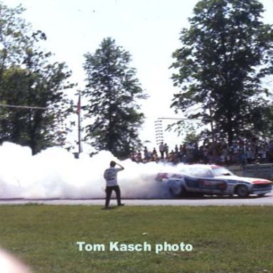 SNAKE_FUNNYCAR_BURN_OUT_AT_MILAN