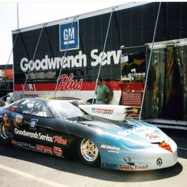 INDY99_WJ_PIT_FROM_FRONT