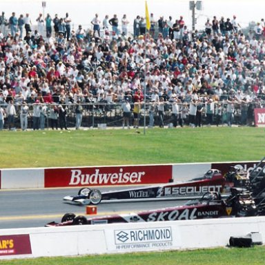 SKOAL_BANDIT_VS_SEQUEDT_TOP FUEL INDY