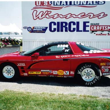 99INDY_CAR_IN_WINNER_CIRCLE