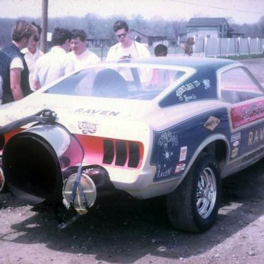 Bob Tatroe in pits 1969 thompson photo by Todd Wingerter