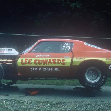 Lee Edwards in pit 1975 dragway 42 photo by Todd Wingerter