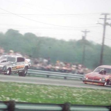Jim Nicoll vs Jungle Jim in red car 1975 Dragway 42  Great photo by Todd Wingerter