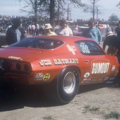 Joe Satmary 1975 pit NHRA Springnts  photo by Todd Wingerter