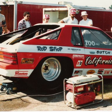 Butch Leal pit  1982 Indy