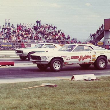 Carl Holbrook Ss-Ia vs Dan Kyle 69 Camaro ss-la 1973 INDY div3 wcs