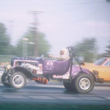 Lynn Smith VsVitamin C 1971 Dragway 42  photo by Todd Wingerter