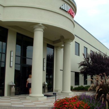 2004_0915-111 RCR car shop