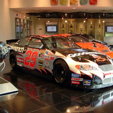 2005_0507-08 RCR Car Shop