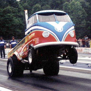 ChuckPoole'sChuckwagonVWwheelstander.DragRacingMemoriesphoto