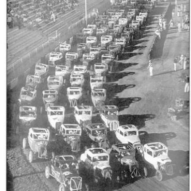 Old Mods Starting Line up about 80  cars