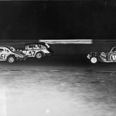 Richie Evans leads Gordy Treichler Ray Hendrick 1971
