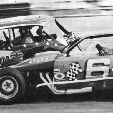 Maynard Troyer races Don Diffendorf 1972
