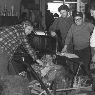 Gill Bruss crew works on Merv Corvair 1972 BW