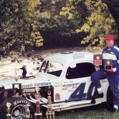 Monk Tate with Harold Smith's #40 coupe.