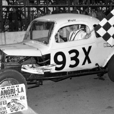 WayneReynolds93xontrackflagshot1966BWW