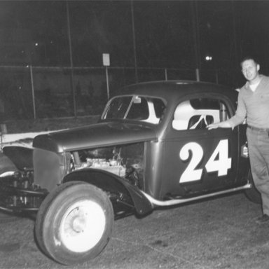 Smokeyboutwell_24-PC-L