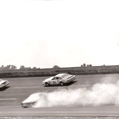 Southern 500, Rudd spins, Allison and Pearson go by