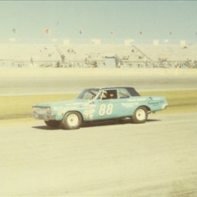 who drove this car at daytona ?? anyone know