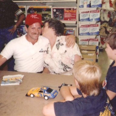 Dale At Autograph Session